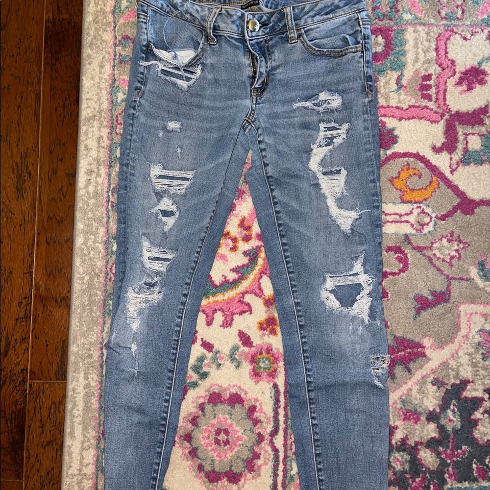 American eagle super stretch covered ripped jeans.